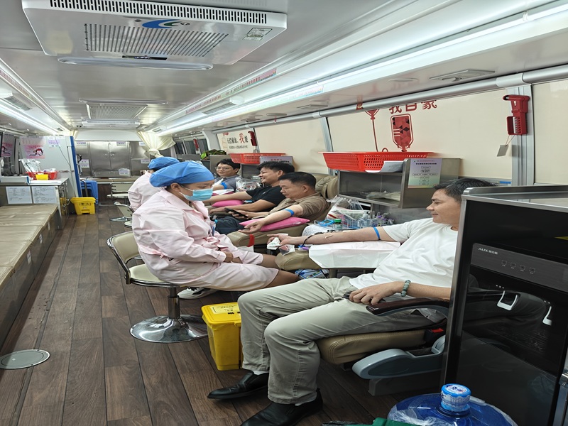 1751624684981253.jpg 獻(xiàn)血現(xiàn)場(chǎng).jpg