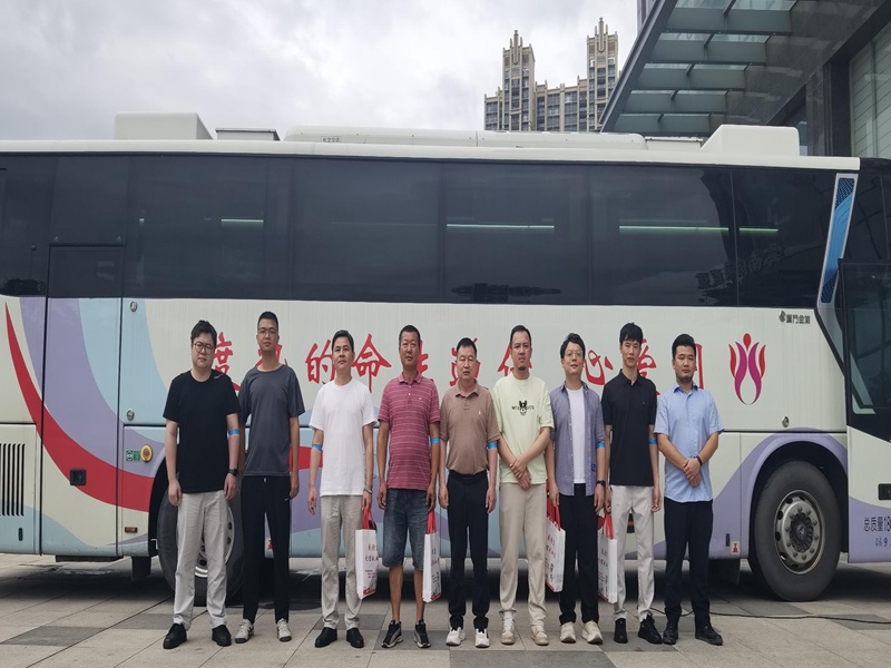 1751624694146351.jpg 獻(xiàn)血人員合影.jpg